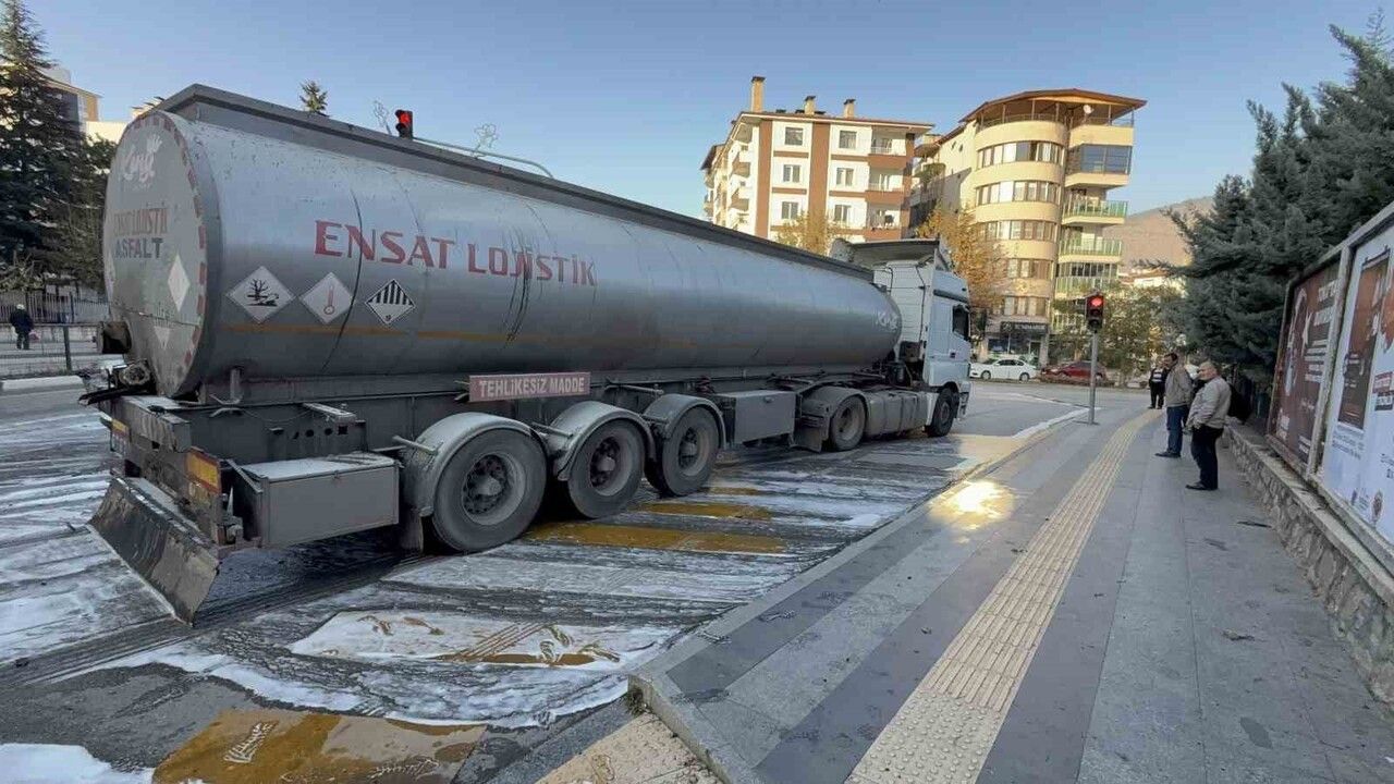 Tokat’ta Kimyasal Yüklü Tırda Balata Yangını: İtfaiye Facianın Önüne Geçti