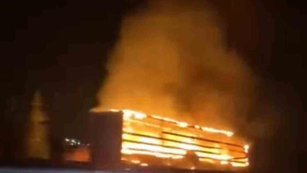 Tokat'ta Tırın Lastiği Alev Aldı — 61 AB 261 Plakalı Araçta Dorse Hasarı