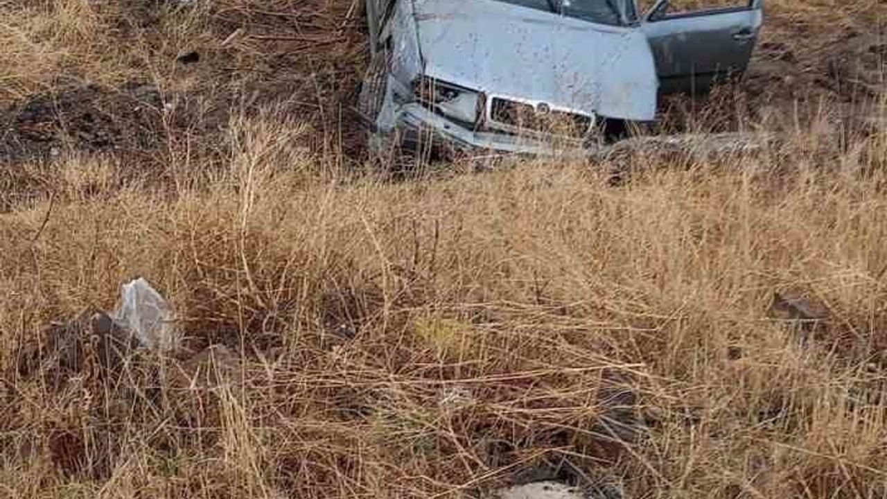 Tomarza'da Kontrolden Çıkan Otomobil Araziye Uçtu:…