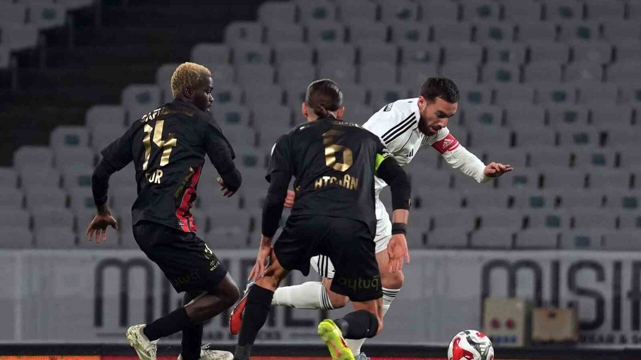 Trendyol Süper Lig: Fatih Karagümrük 0-0 Beşiktaş — 15'te Golsüz Eşitlik