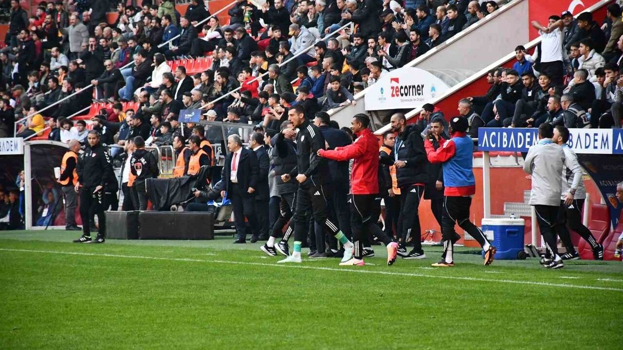 Trendyol Süper Lig: Kayserispor 0-3 Gaziantep FK — Bayo iki, Maxim penaltı