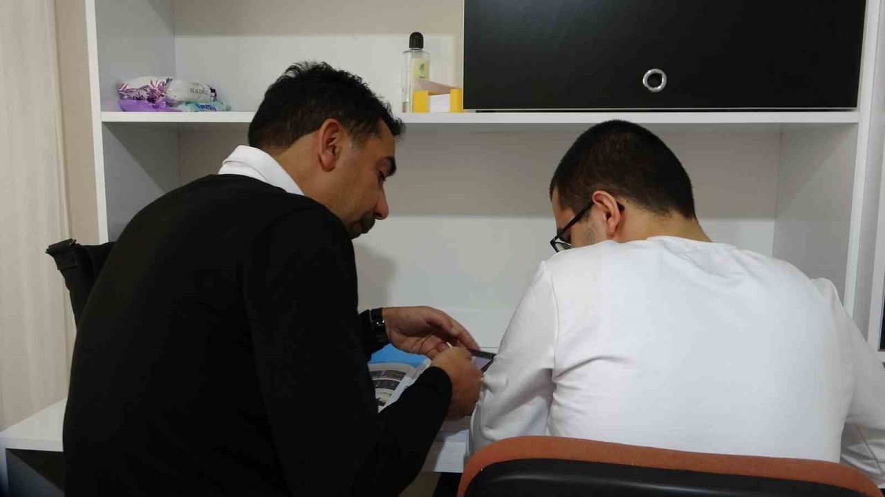 Tunceli’de Serebral Palsi’li Beran’ın 10 Yıllık Evde Eğitim Azmi