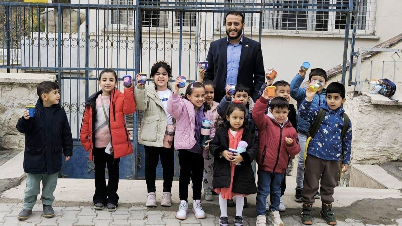 Tuncelili Minikler Dünya Çocuk Günü'nde Kumbaralarını Gazze'deki Çocuklara Bağışladı