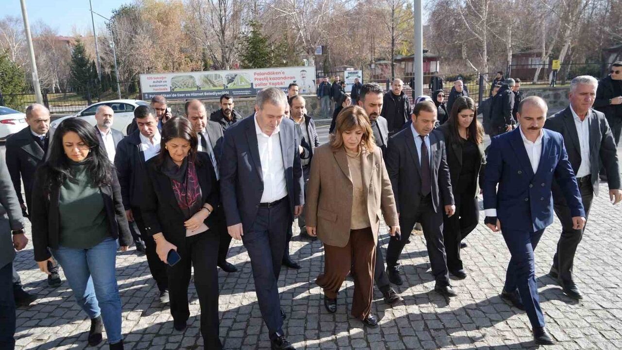 Tuncer Bakırhan: “CHP’nin üye vermeme kararı Kürtleri yaralamıştır” — Erzurum’da barış çağrısı