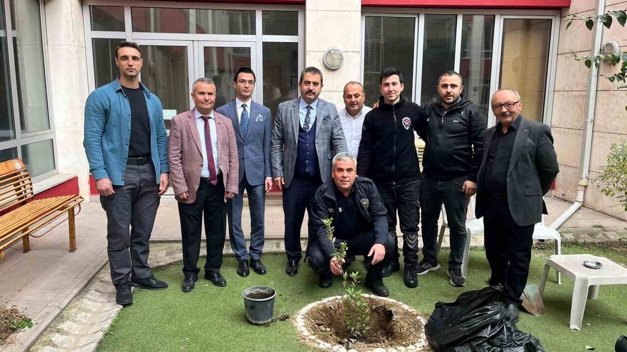 Turgutlu Adliyesi'nde Ağaçlandırma Çalışması