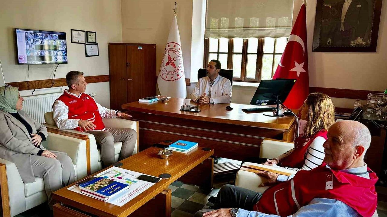 Türk Kızılay Manisa'dan Ruh Sağlığı Hastanesine Giysi Desteği