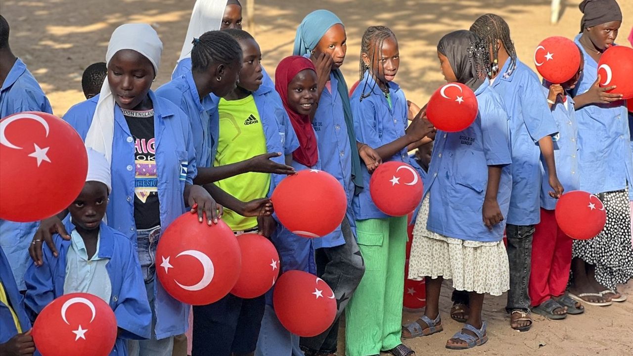 Türkiye Diyanet Vakfı'ndan Senegal'de Bandia İlkokulu'na Eğitim Desteği