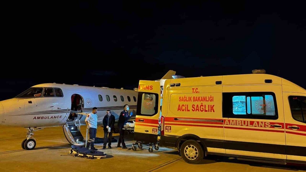 Uçak ambulans Van'dan Ankara'ya 11 yaşındaki PAN hastasını taşıdı