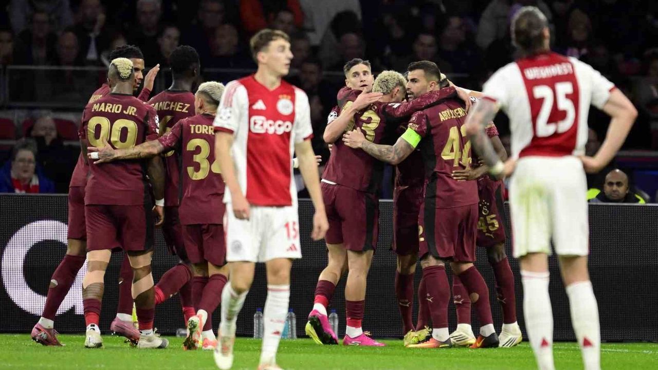 UEFA Şampiyonlar Ligi: Galatasaray Ajax'ı 3-0 Yendi — Osimhen Hat-trick