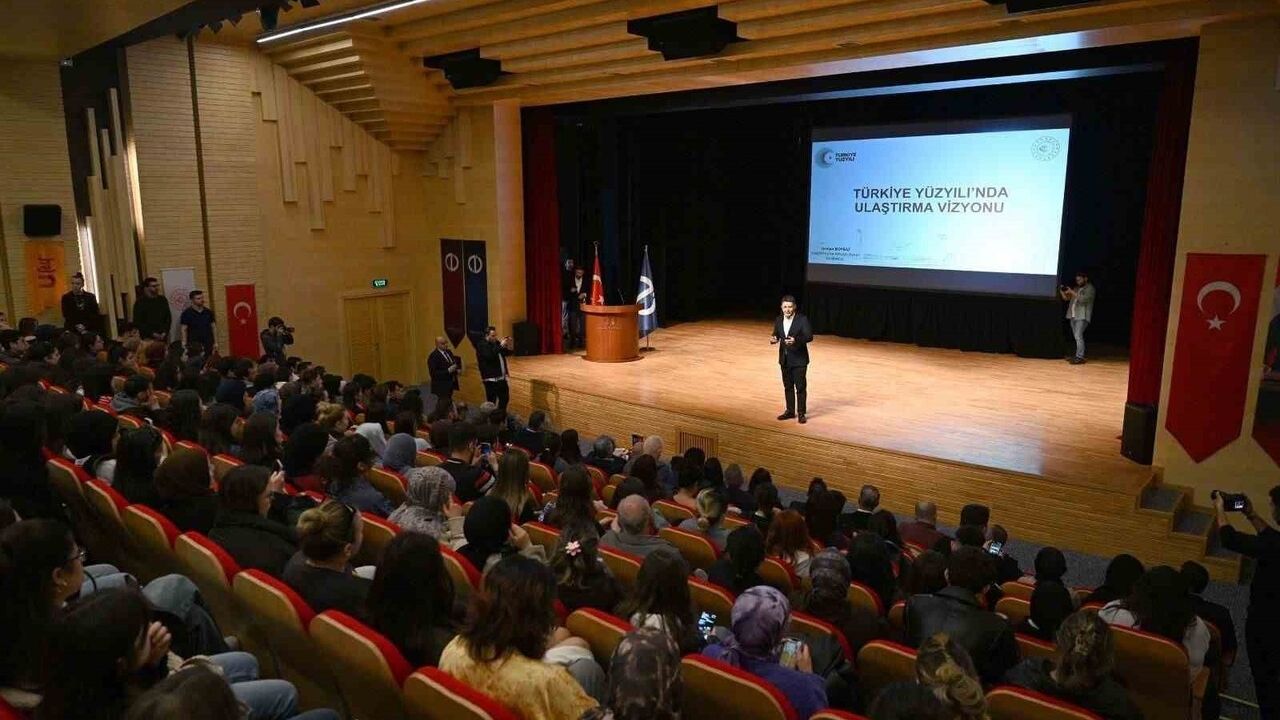Ufest Gençlik Festivali Anadolu Üniversitesi'nde Osman Boyraz ile Sona Erdi