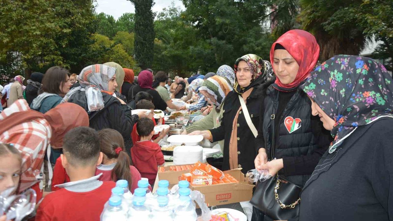 Ünye'de Miniklerden Gazze'ye Yardım: "Gazze’ye Uzanan Minik Eller"