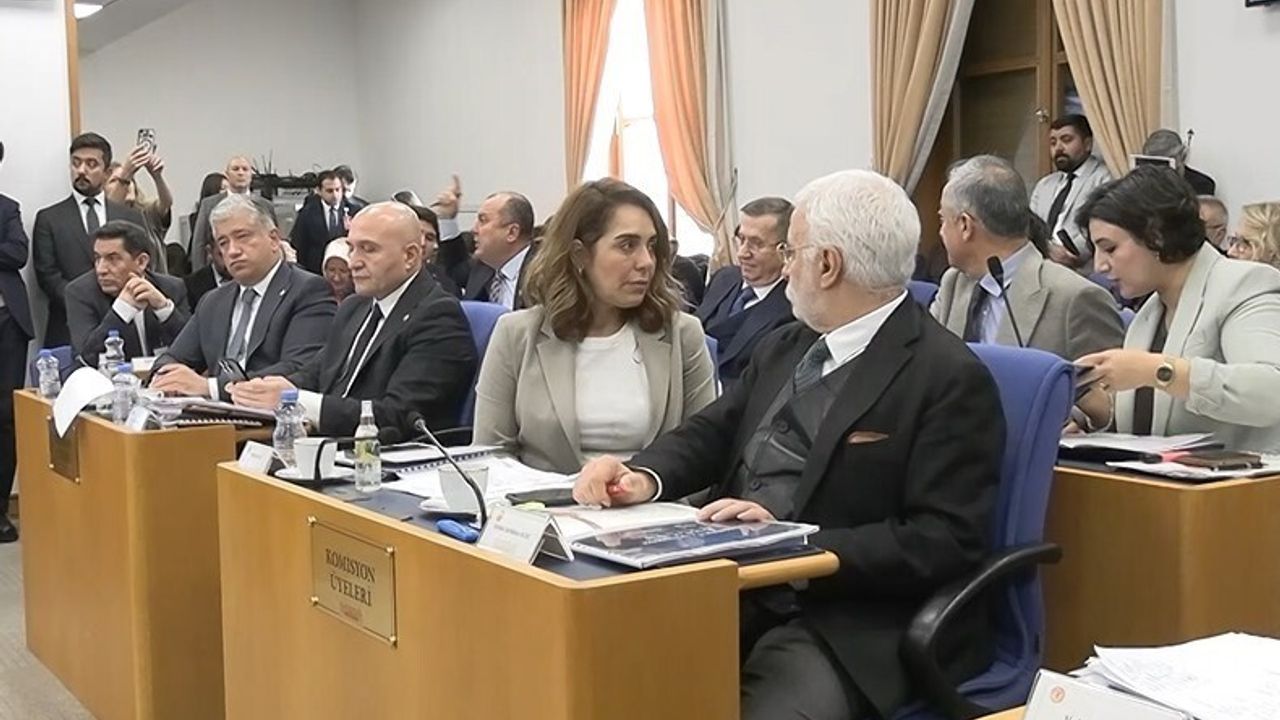 Uraloğlu: Sabiha Gökçen'de 40 milyon insan uçtu — TBMM'de sert tartışma