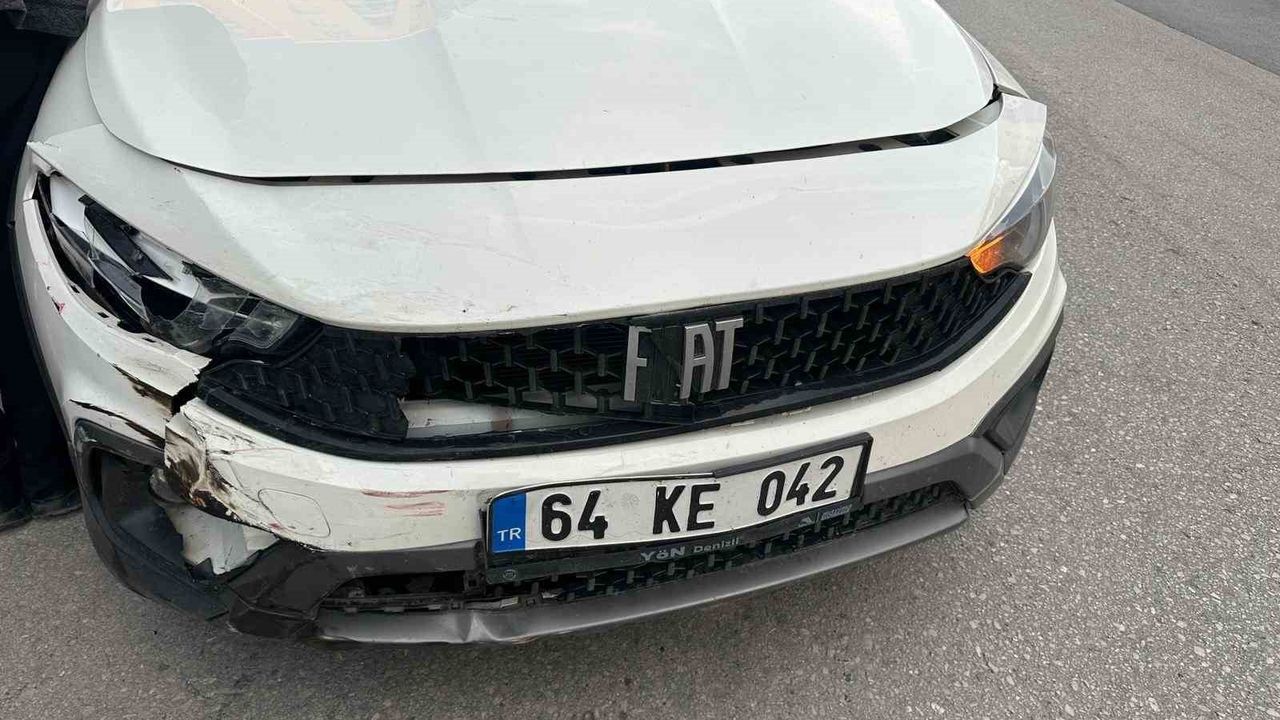 Uşak'ta Otomobil Kazası: 1'i Çocuk, 2 Yaralı