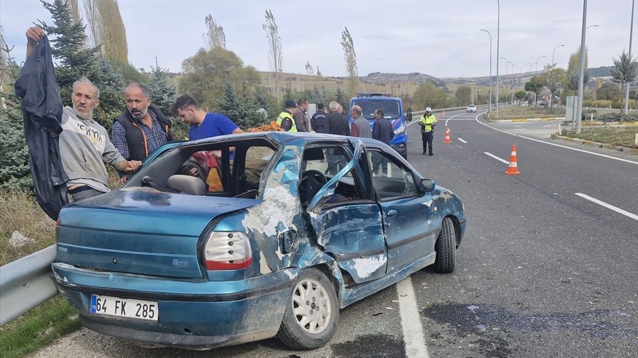 Uşak'ta Tır-Otomobil Çarpışması: 1 Kişi Ağır Yaralandı