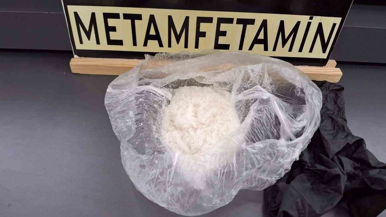 Uşak'ta Uyuşturucu Operasyonu: 147 gr Metamfetamin ve Ruhsatsız Tabanca Ele Geçirildi