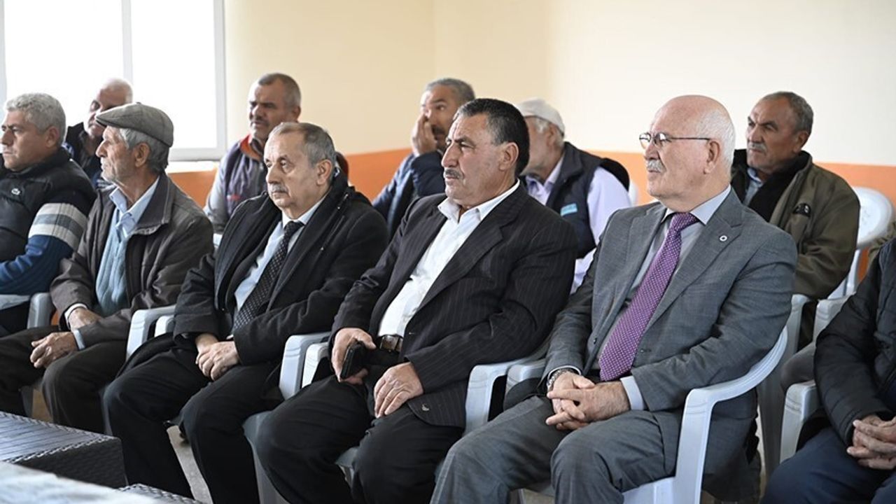 Uşak Üniversitesi Akademisyenleri Yeniköy'de Çiftçilerle Buluştu