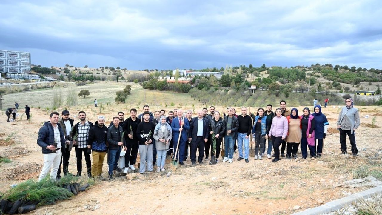 Uşak Üniversitesi'nde 11 Kasım Milli Ağaçlandırma Günü: 200 Fidan Dikildi