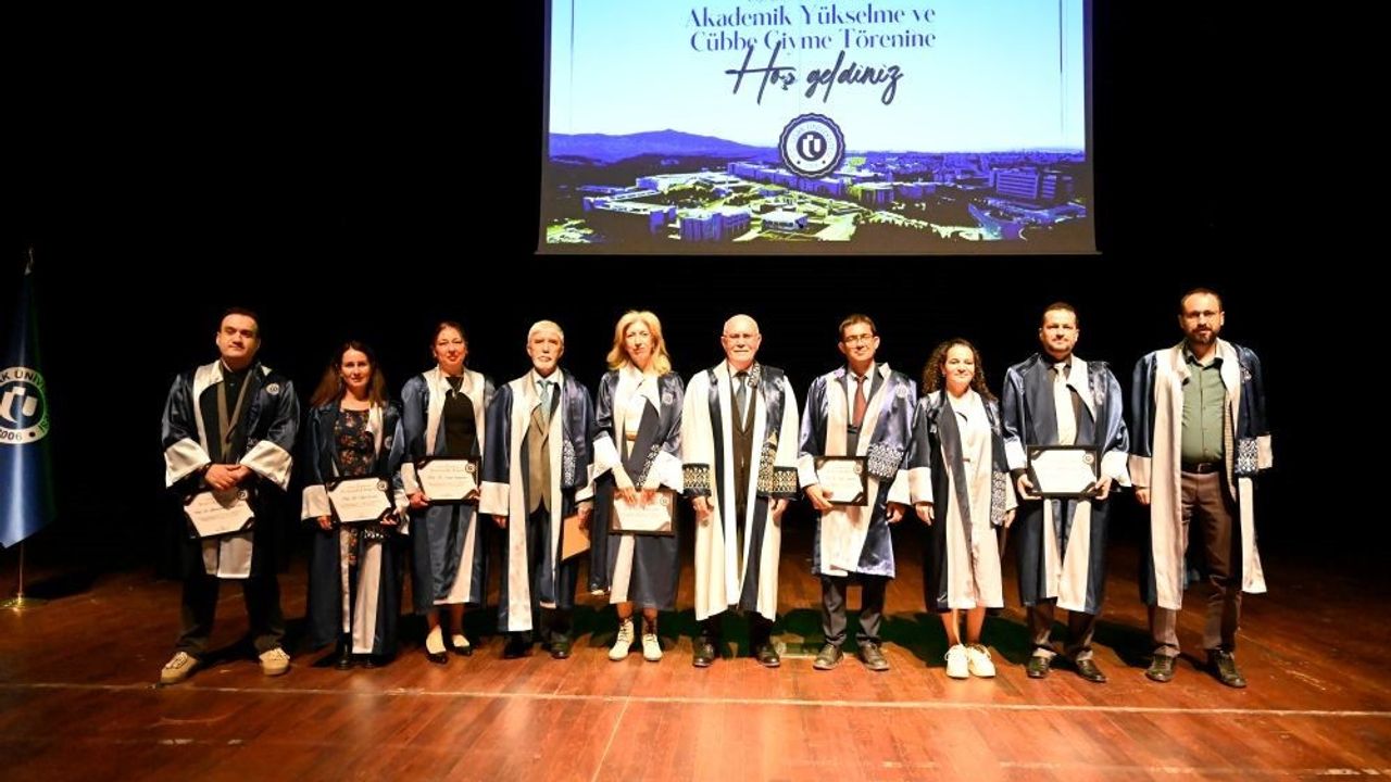 Uşak Üniversitesi'nde 4 Kasım 2025 Akademik Yükselme ve Cübbe Giyme Töreni