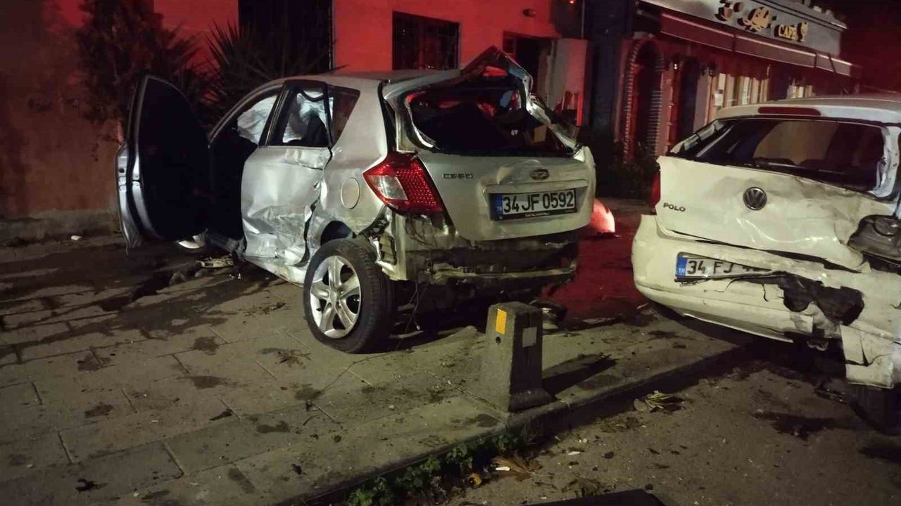 Üsküdar'da Trafik Kazası: 2 Yaralı, Sürücü Gözaltında