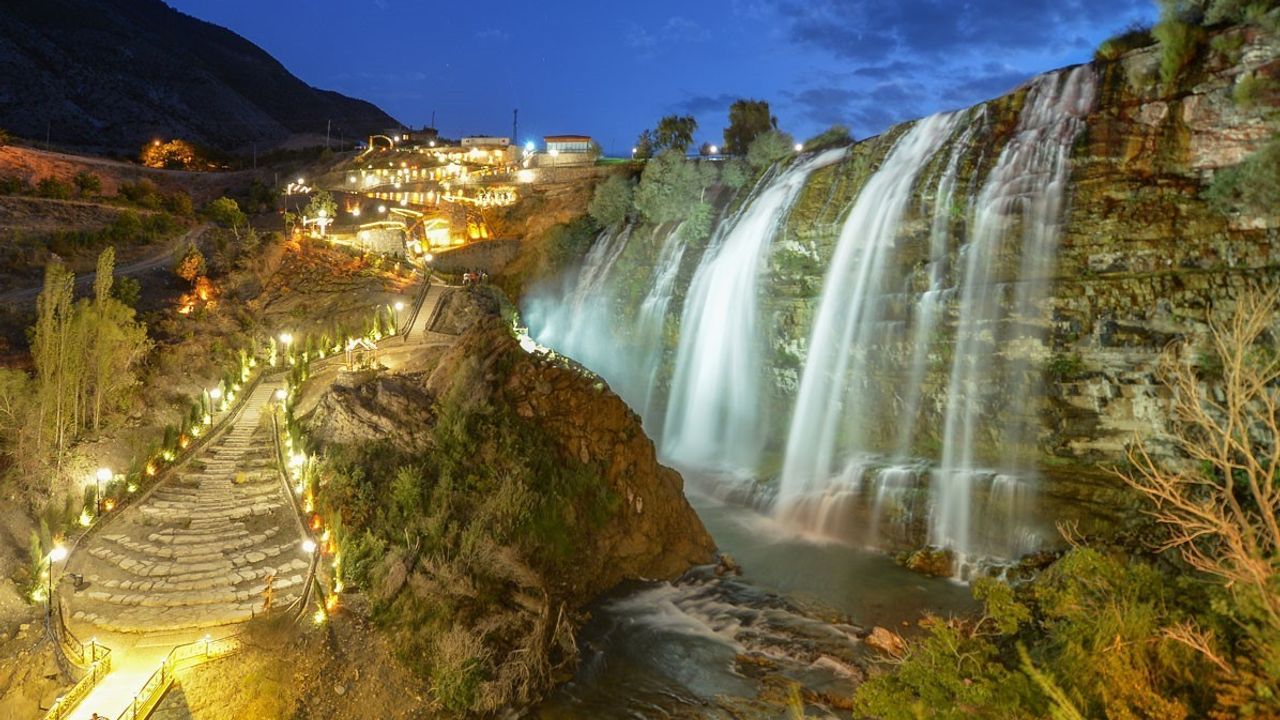 Uzundere'de Tortum Gölü İskele ve Şelale Giriş Projesi İçin İmzalar Atıldı