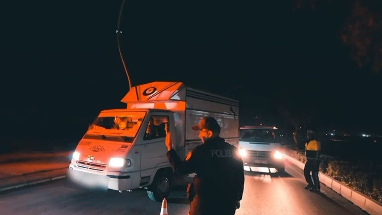 Vali Atilla Toros’un Katıldığı Tarsus Huzur Uygulamasında Silah ve Uyuşturucu Ele Geçirildi