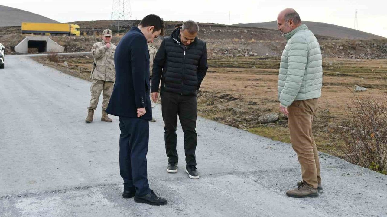 Vali Çiçek, Ardahan Köylerinde Beton Yol Çalışmalarını Denetledi