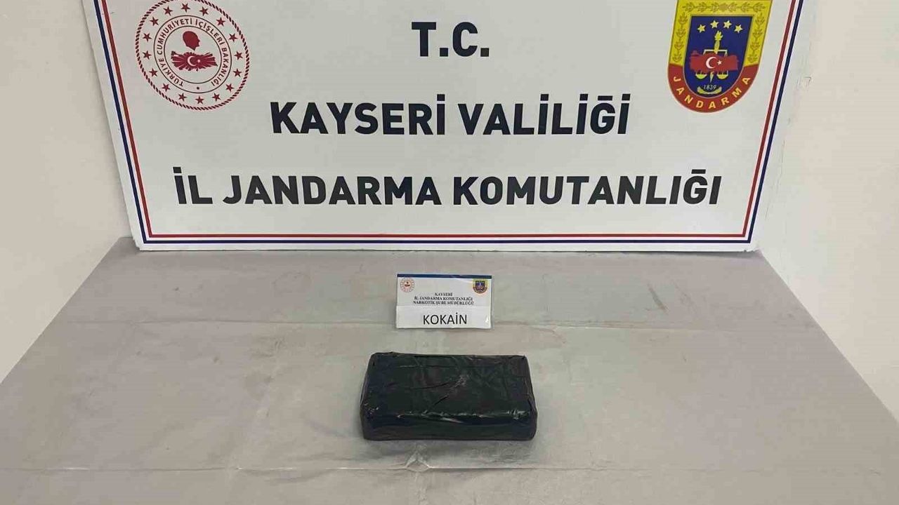 Vali Çiçek'ten Jandarmaya Tebrik: Kayseri'de 1 kilo 200 gram Uyuşturucu Ele Geçirildi
