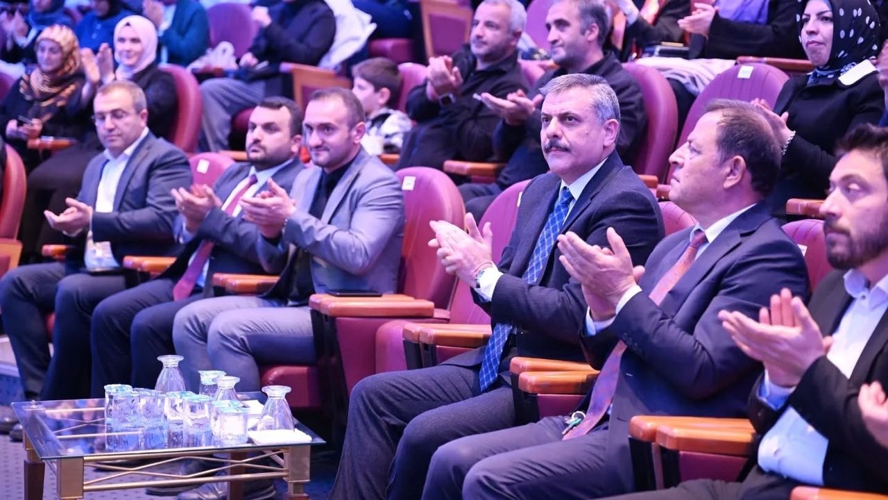 Vali Çiftçi’den İsmail Kahraman Anıları: Devlet Adamlığı ve Nezaket