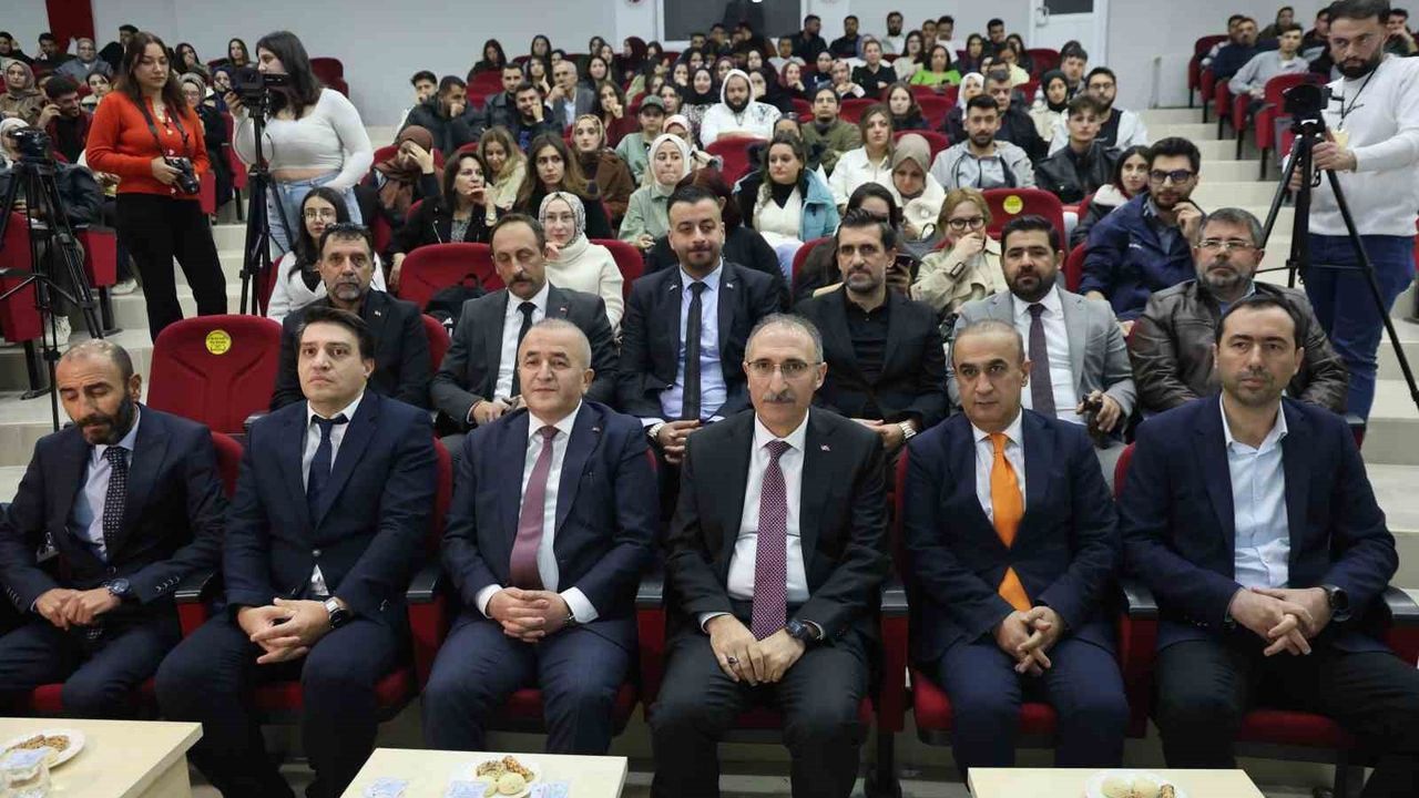 Vali Hatipoğlu: Türkiye Teknoloji ve Savunma Sanayiyle "İstikrar Adası"na Evrildi