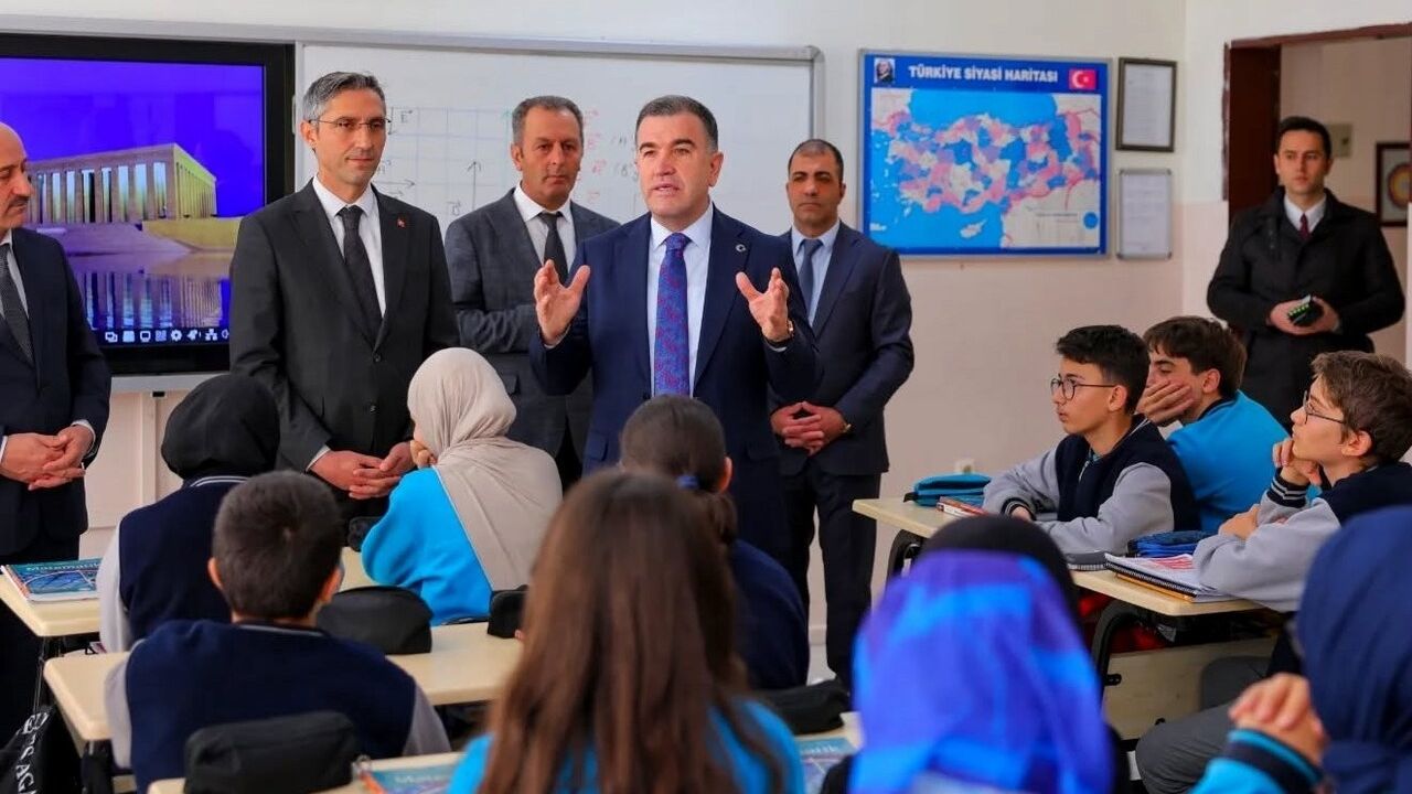 Vali Mustafa Eldivan'dan Gençlere Çağrı: Zamanı Verimli Kullanın