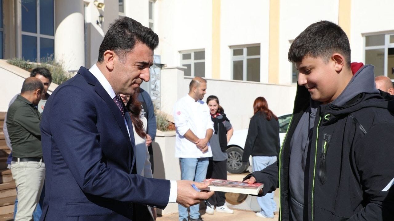 Vali Şefik Aygöl, Tunceli Atatürk Mesleki ve Teknik Anadolu Lisesi'ni Ziyaret Etti