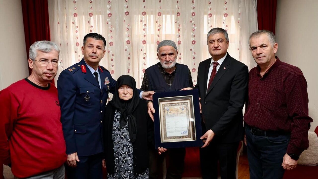 Vali Yavuz, Şehit Nuri Özcan’ın Ailesine Şehadet Belgesini Takdim Etti