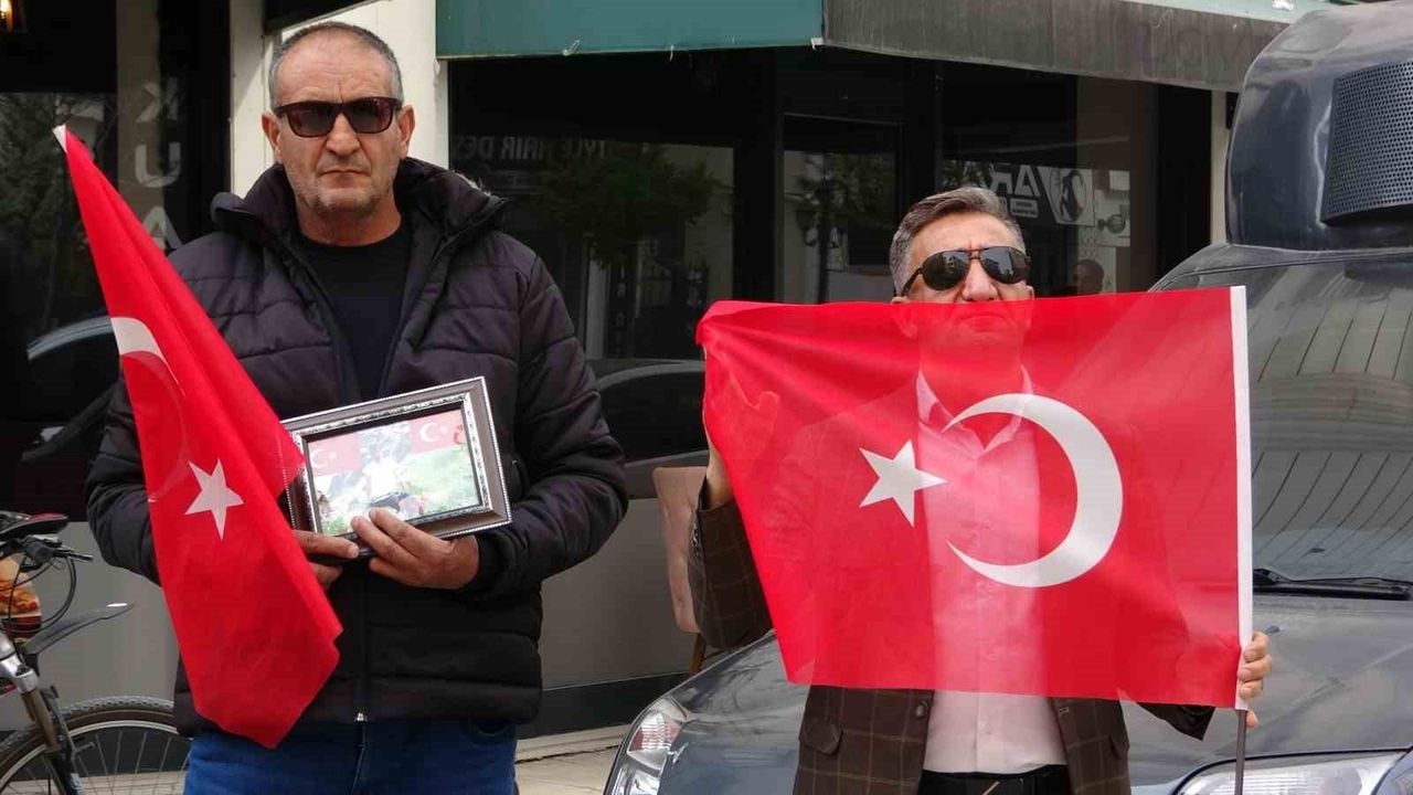 Van'da Evlat Nöbeti 112'nci Haftada — 35 Aile DEM Parti Önünde