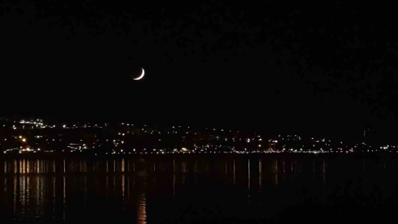 Van'da Hilal Görsel Şölen Yarattı