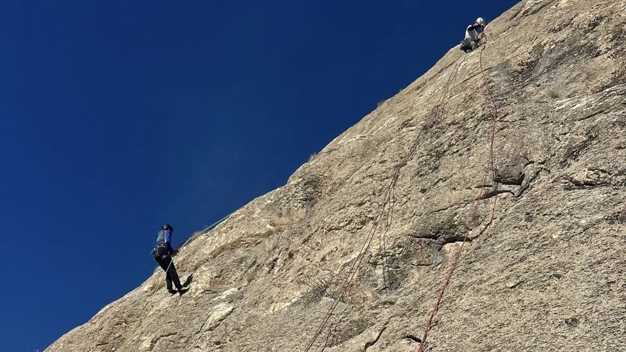 Van'da İlk Çok İp Boylu Kaya Tırmanışı Eğitimi Tamamlandı