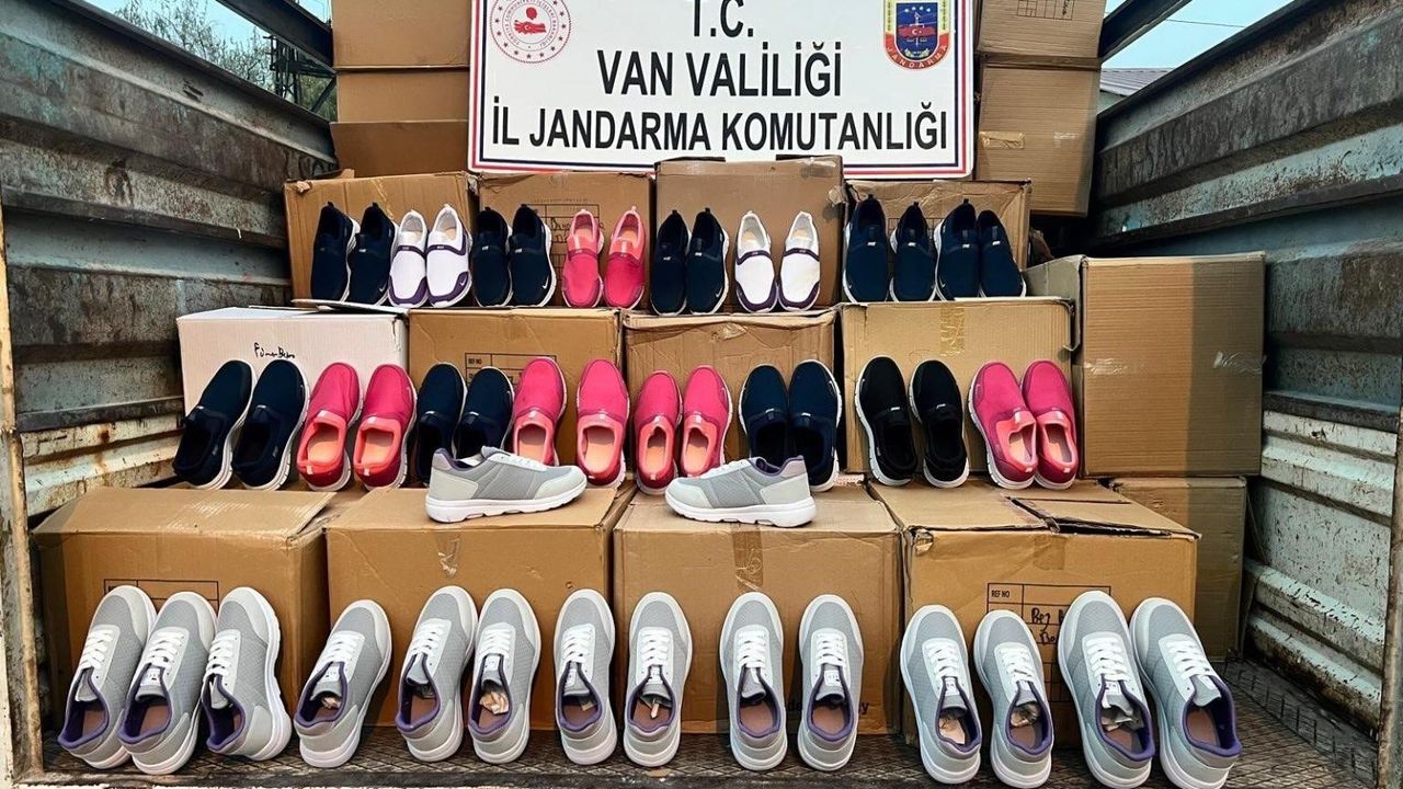 Van'da Jandarma, Yaklaşık 1 Milyon 250 Bin TL Değerinde Kaçak Eşya Ele Geçirdi