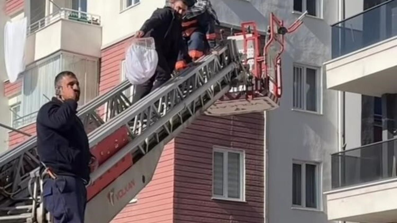 Van'da Otopark Yangını: 29 Kişi Dumandan Etkilendi, 20’si Hastaneye Kaldırıldı