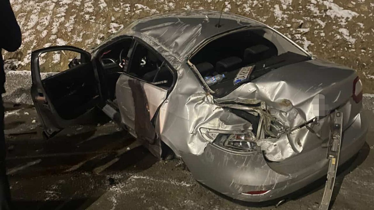 Van'da Takla Atan Otomobil: Van-Hakkari Karayolu'nda 2 Yaralı