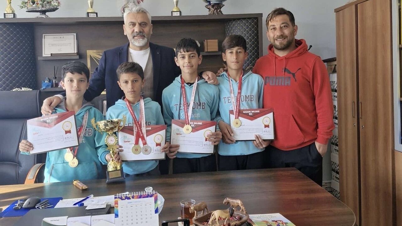 Van'da TESKOMB Süphan Ortaokulu Kros'ta İl Birincisi