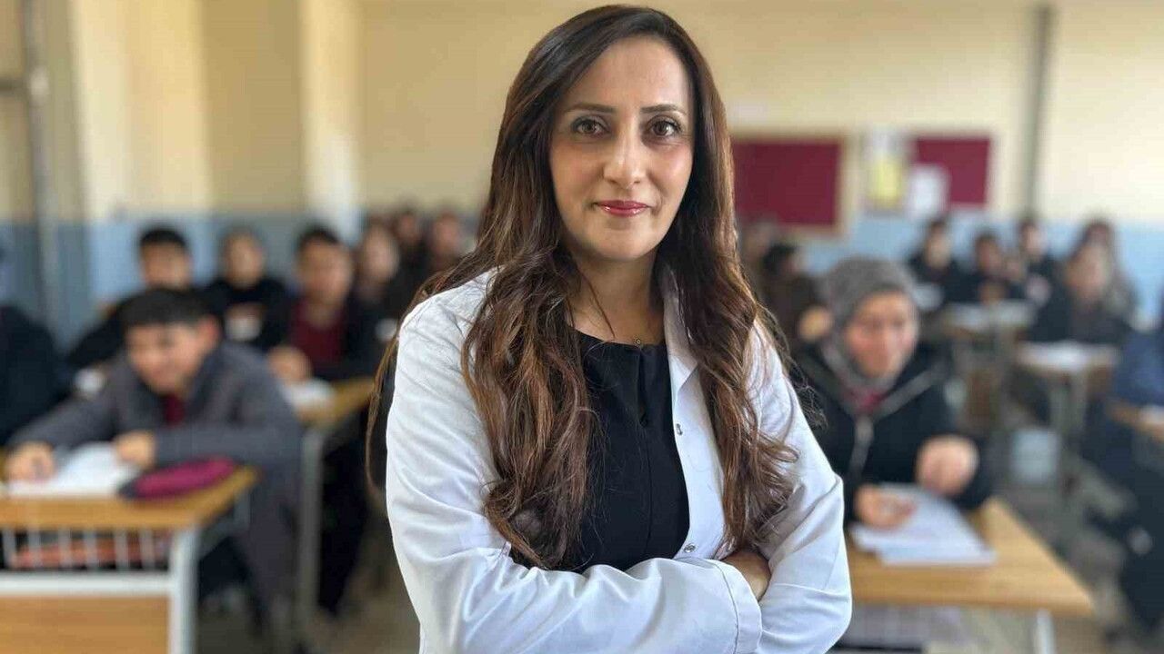 Vanlı Öğretmen Saniye Kurt, C1 Koreceyle Öğrencilerine İlham Veriyor