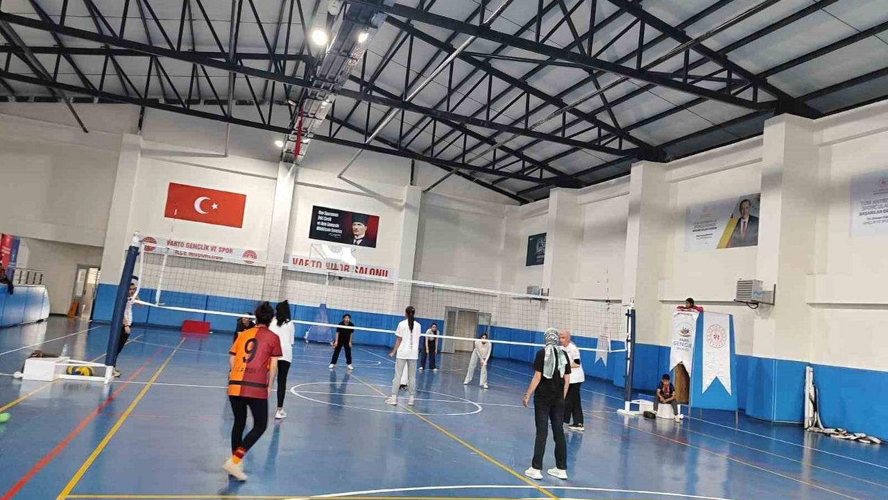 Varto'da Voleybol Antrenmanları Yoğun Katılımla Sürüyor