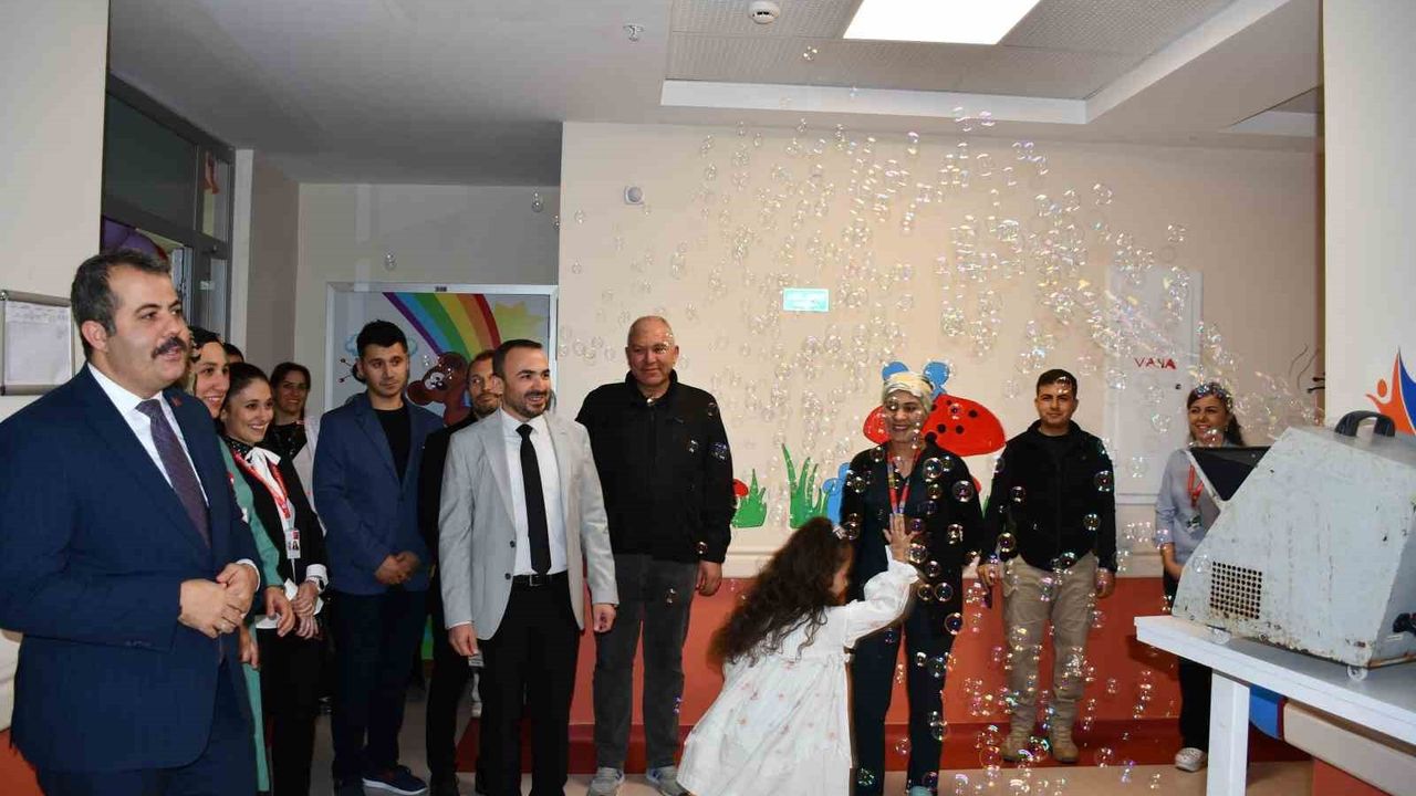 Vezirköprü Devlet Hastanesi'nde Çocuklara Moral Etkinliği