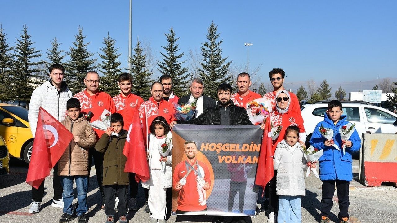 Volkan Kardeşler’e Erzurum’da Coşkulu Karşılama — DEAFLYMPICS’te Gümüş ve Bronz