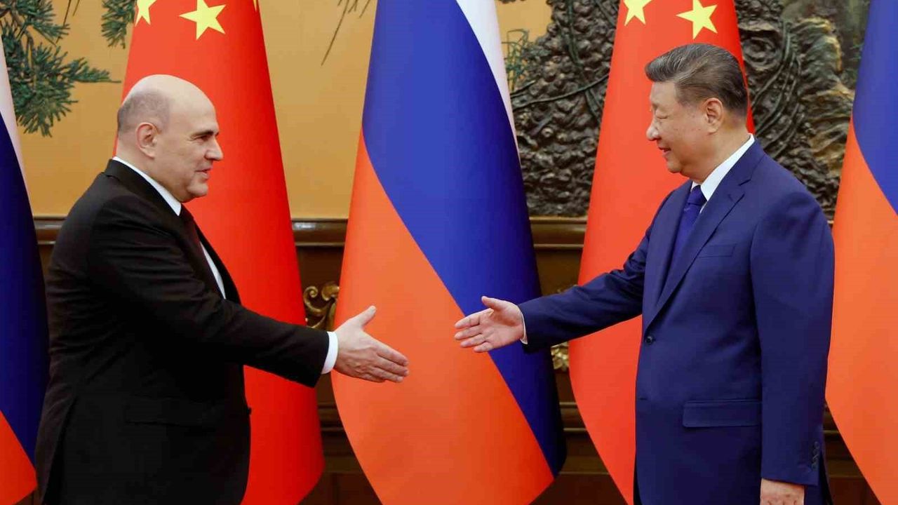 Xi Jinping ve Mişustin Pekin'de Görüştü — Çin-Rusya İş Birliği Öne Çıktı