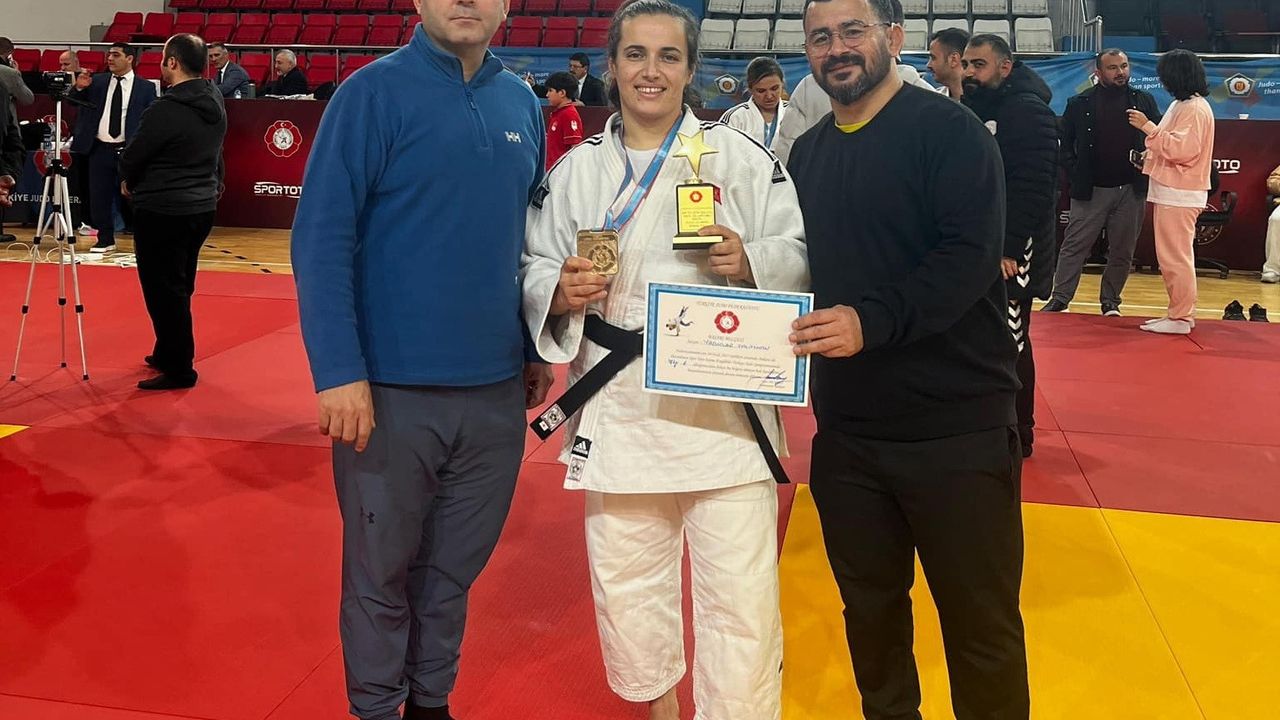 Yadigar Talayhan Tokyo'da: Manisa'nın Judocu Gururu İşitme Engelliler Olimpiyatları'nda