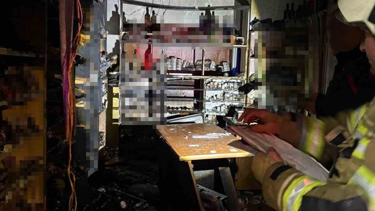 Yalova'da Tekel Bayisini Ateşe Verdi: 2 Kişi Yaralandı, Dükkan Patladı