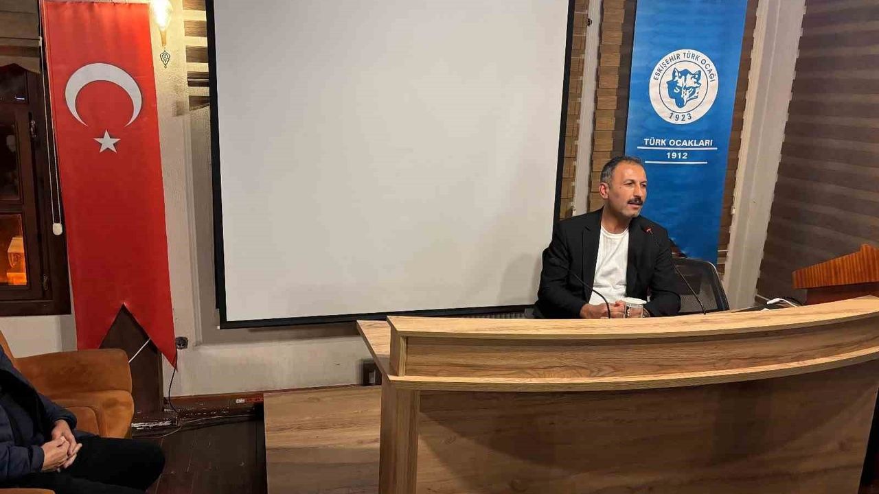 Yapay Zeka Gölgesinde Gelecek: Doç. Dr. Özer Çelik Eskişehir Türk Ocağı’nda Konuştu