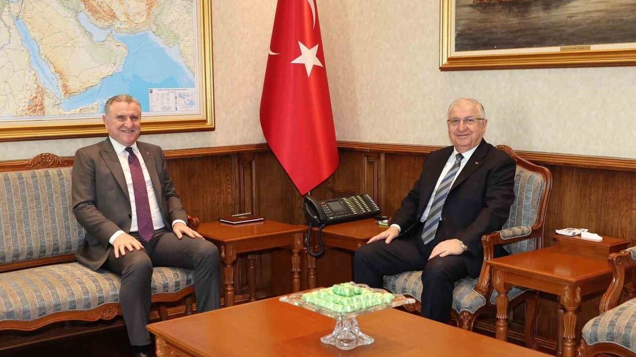 Yaşar Güler, Osman Aşkın Bak'ı MSB'de Kabul Etti