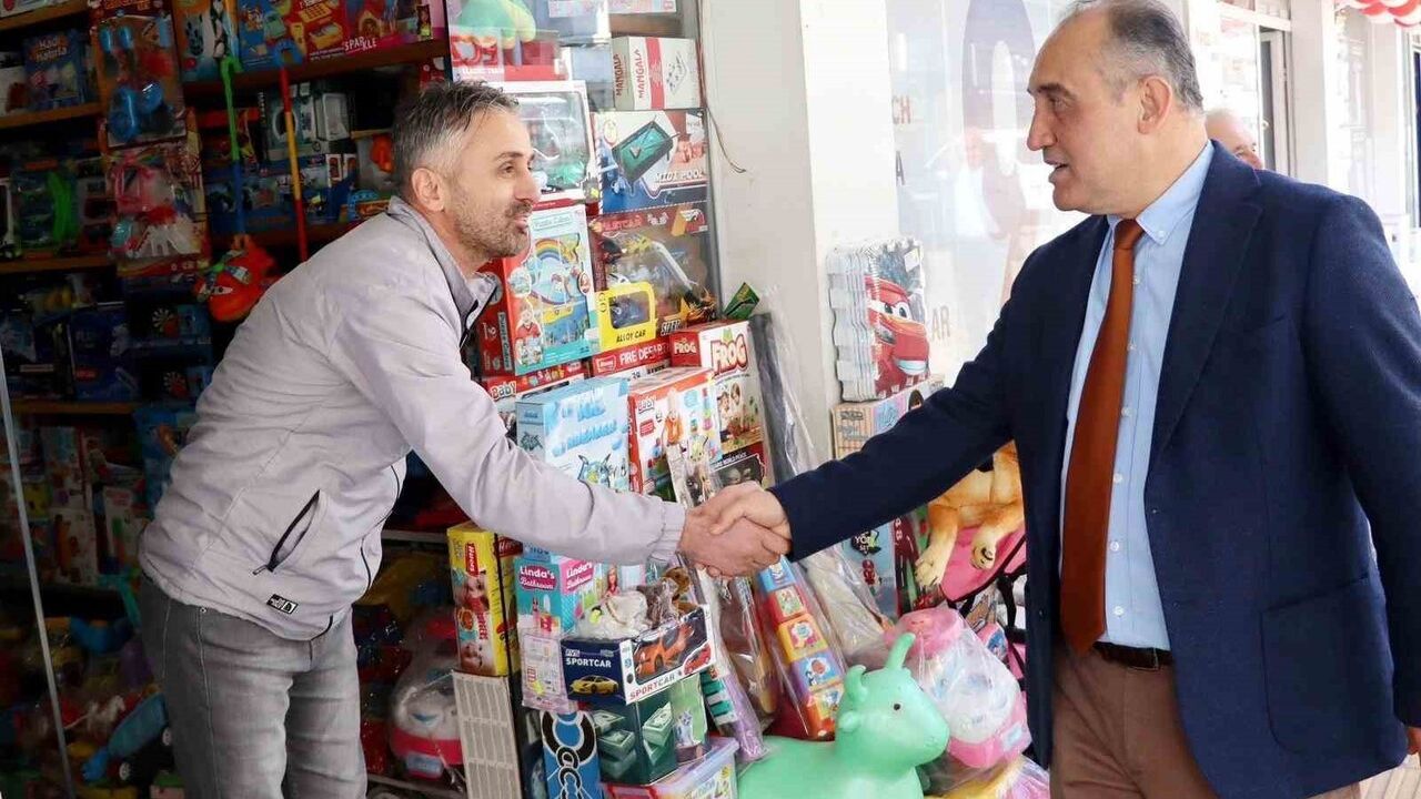 Yatağan Kaymakamı İlhan, Atatürk Caddesi'nde Esnafla Buluştu