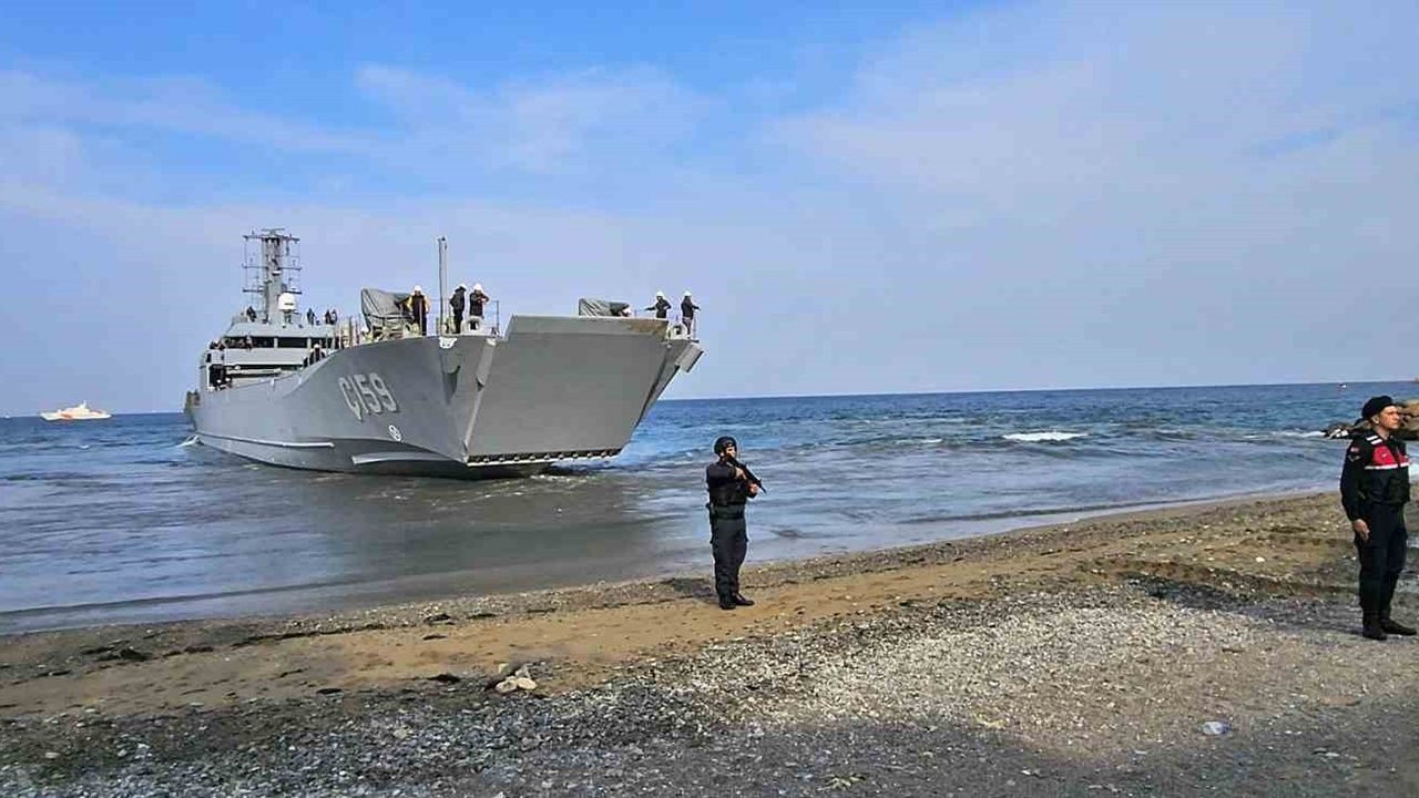 Yeni Tip Çıkarma Gemisi Ç-159 Yalova'da Test Edildi